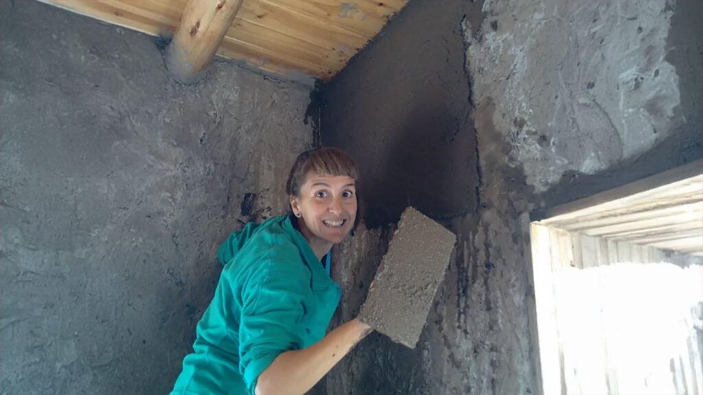 De Berazategui a Traslasierra: Casa de adobe y paja