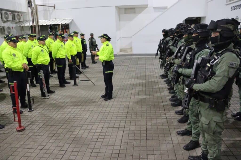 Desmantelan caleta de armas y droga en Cali