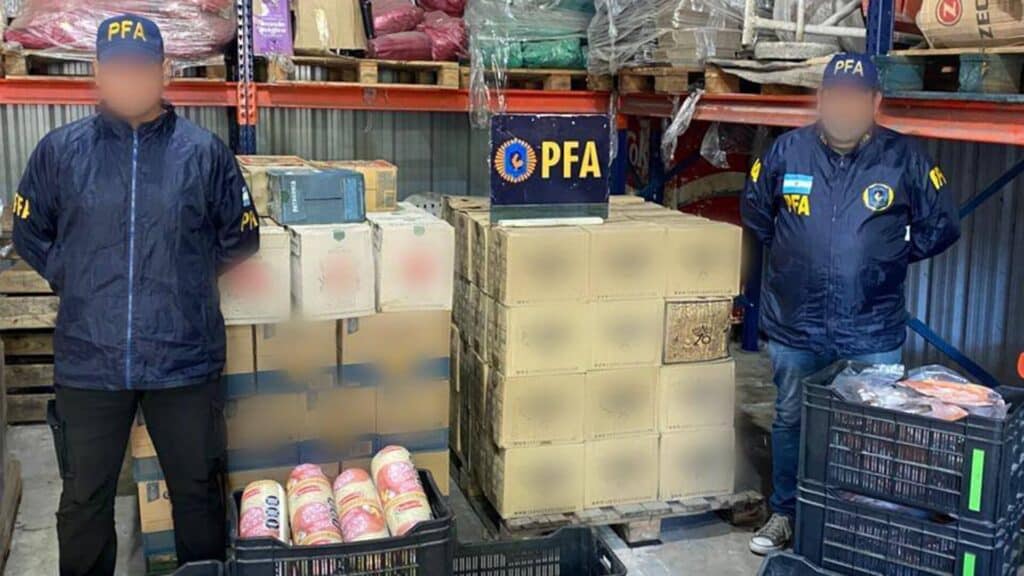 Desmantelan distribuidora de alimentos adulterados en Los Cardales
