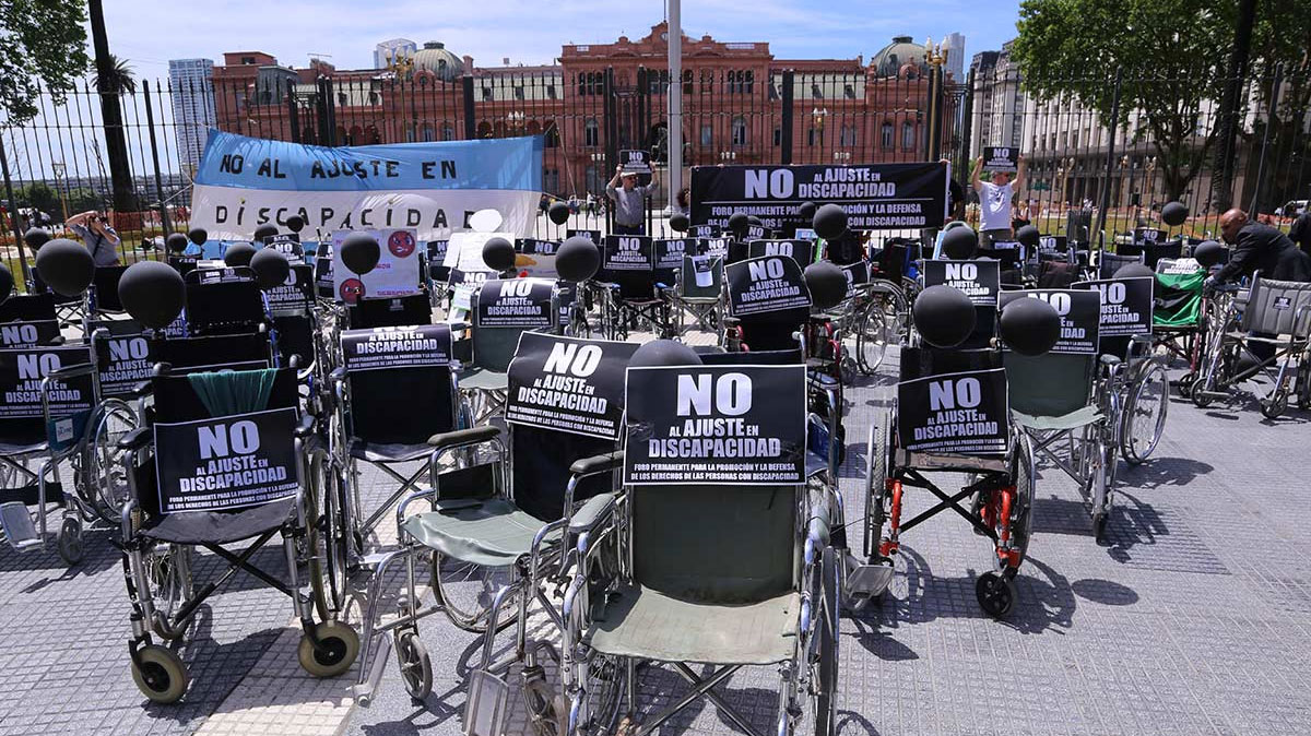 Discapacidad: reclamo por pagos adeudados y recortes