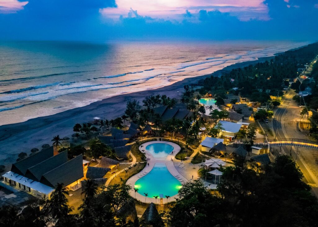 El Salvador busca atraer turistas con playas y cultura