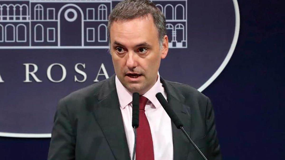 Escribanos defienden controles por polémica con Adorni