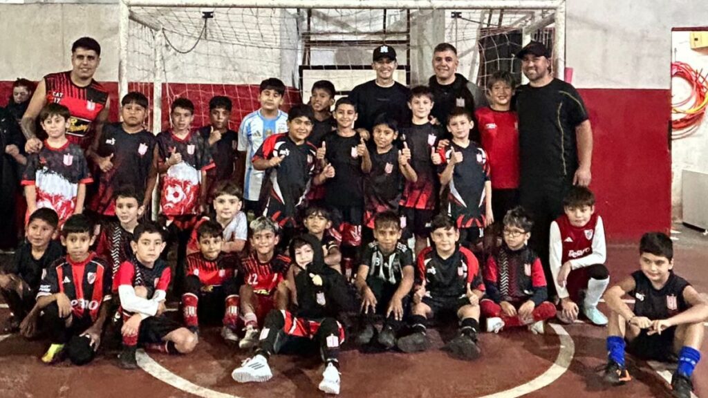 Gabriel Rojas visitó club en Longchamps