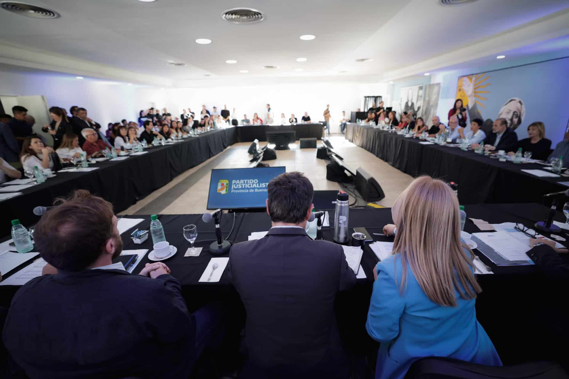 Intendentes peronistas movilizan a Capital Humano