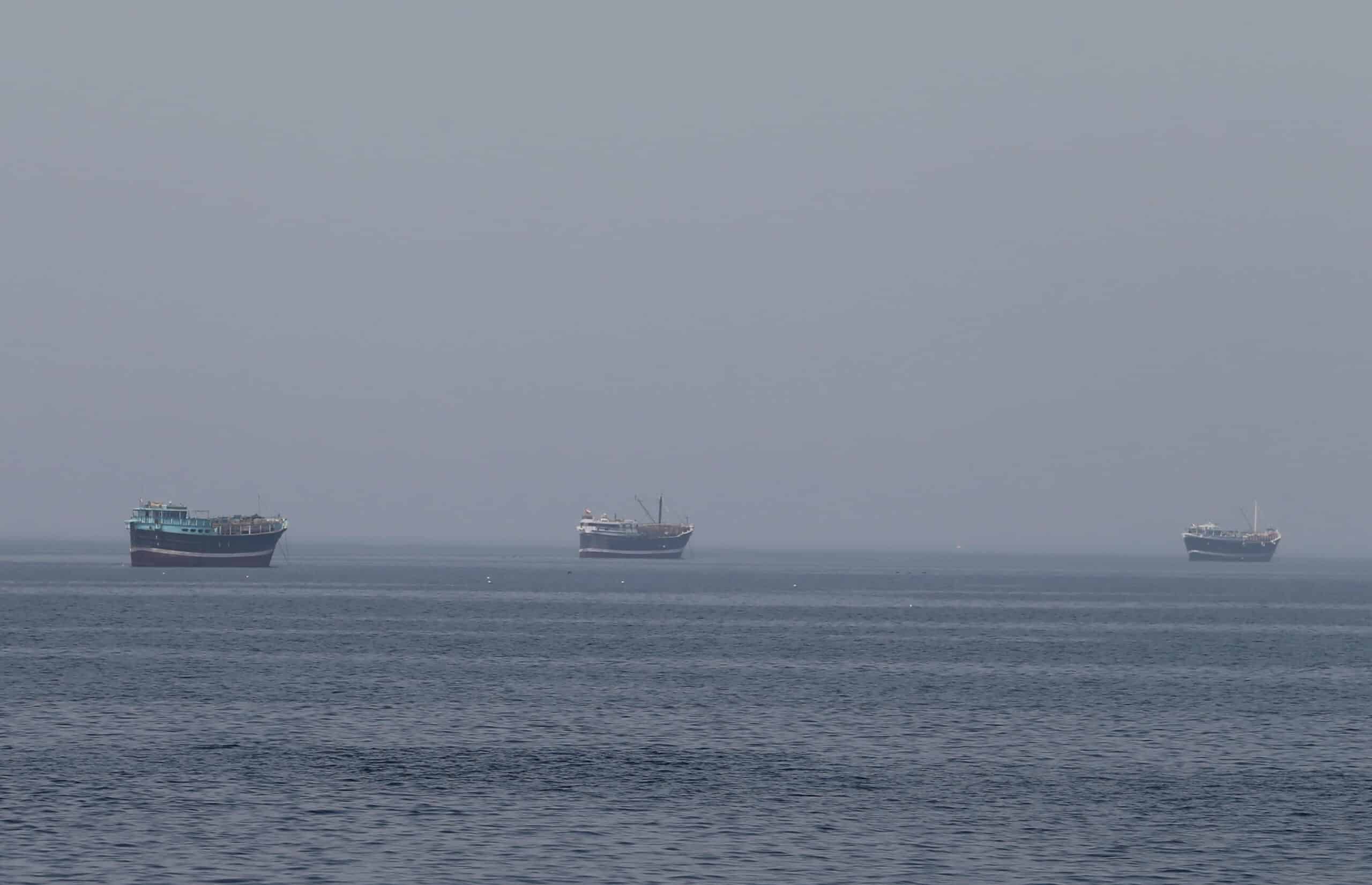 Irán ataca buque vinculado a Israel en Estrecho de Ormuz