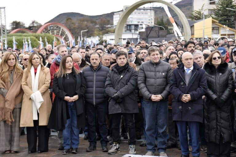 Kicillof presente en acto por Malvinas en Ushuaia