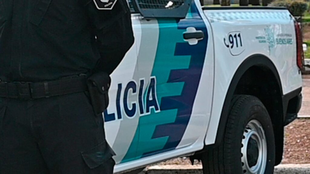 Lanús: vecinos hallan feto en un balde en la vía pública