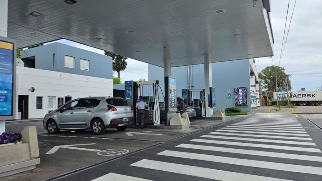 Llenar el tanque cuesta más de $100.000 tras aumento