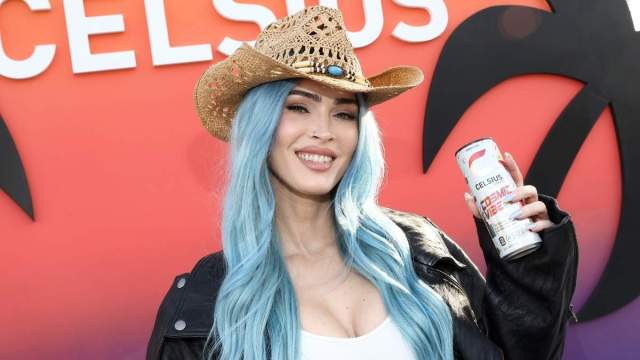 Megan Fox impacta con escote en Dr. Squatch