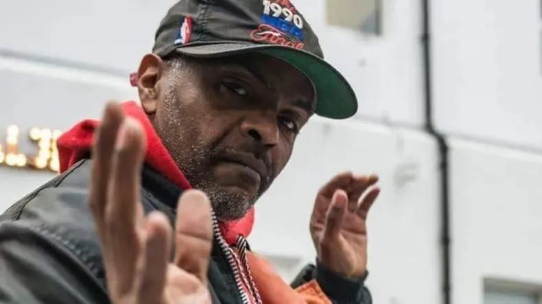 Morón: hallan muerto a rapero en el patio de su casa