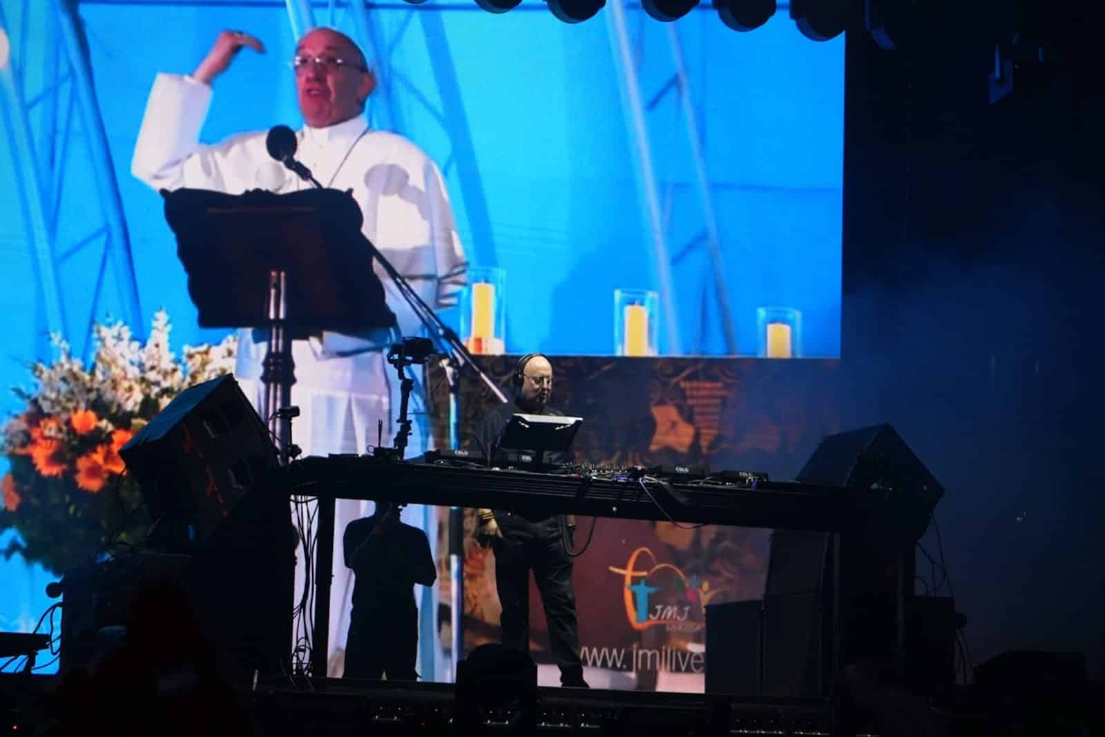 Multitudinaria fiesta techno recordó al Papa Francisco