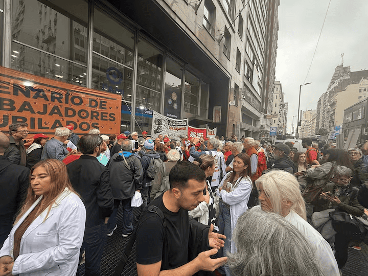 Paro de médicos del PAMI: Protesta por recortes salariales
