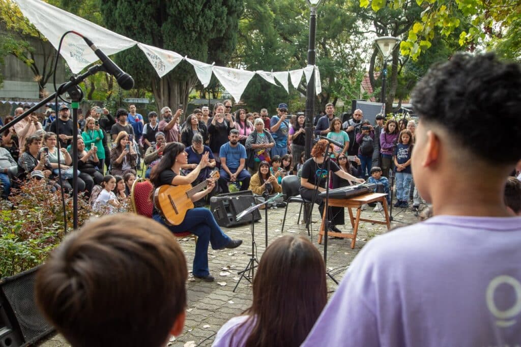 Quilmes celebró la música juvenil en concierto con memoria