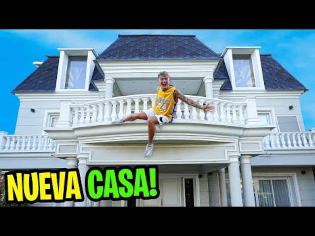 Recorrido por la lujosa casa de Ian Lucas