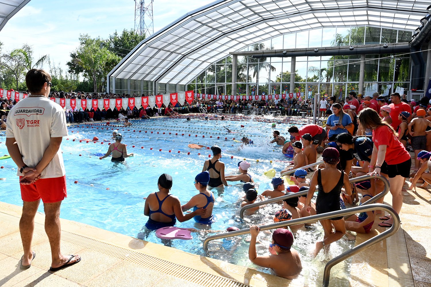 Tigre: Encuentro de natación para niños y niñas