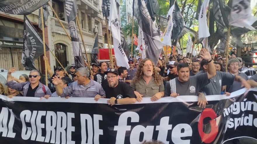 Trabajadores de FATE movilizan a Plaza de Mayo