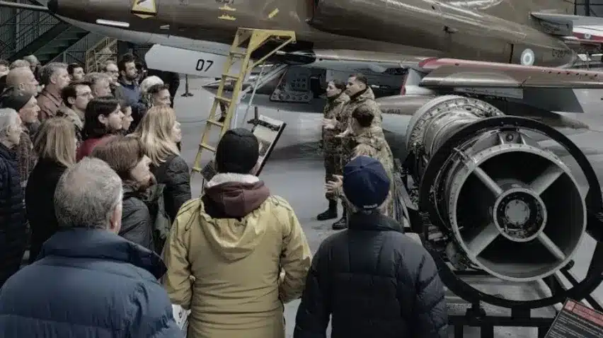 Visita guiada en Morón con veteranos de Malvinas