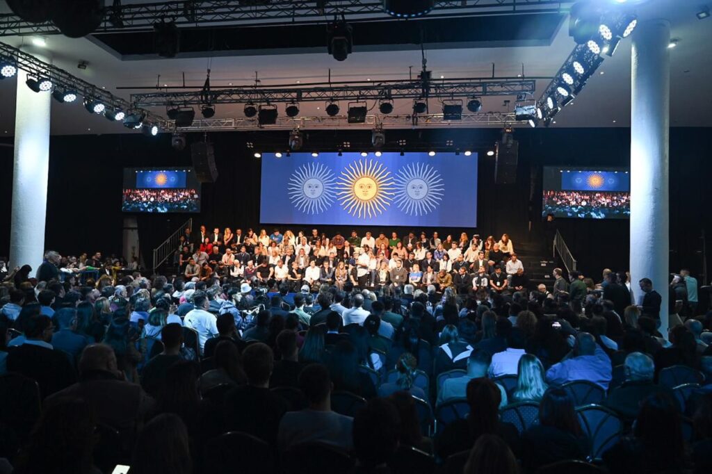 Achával impulsa proyecto federal en encuentro peronista