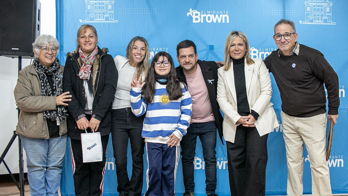 Almirante Brown entregó anteojos a vecinos