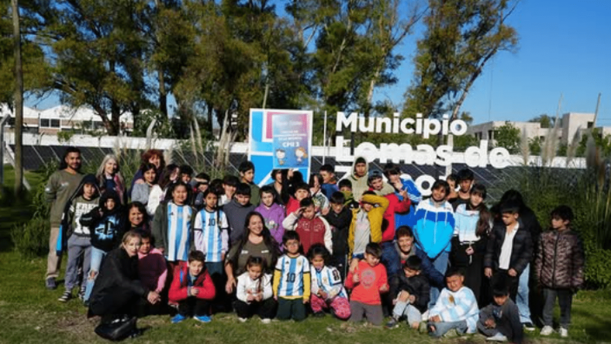 Alumnos de Lomas visitan parque solar en Fiorito