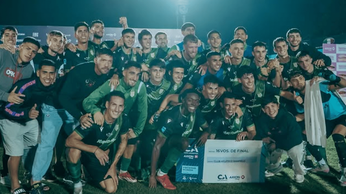 Banfield: Futbolistas evalúan reclamo por salarios adeudados