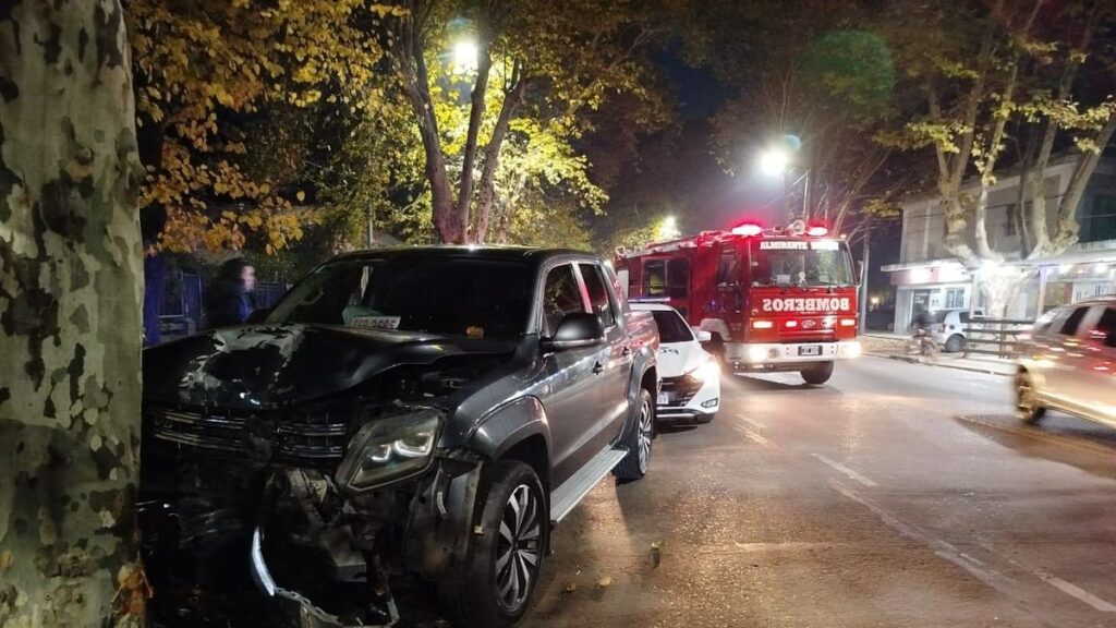Choque de camioneta en Almirante Brown: herido