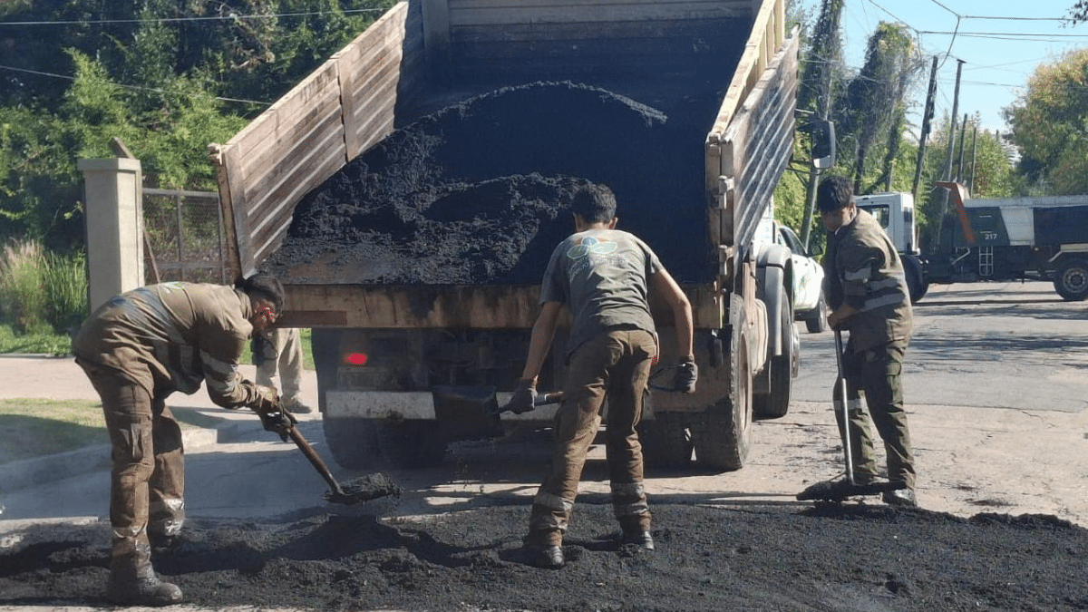 Continúan trabajos de bacheo en Monte Grande