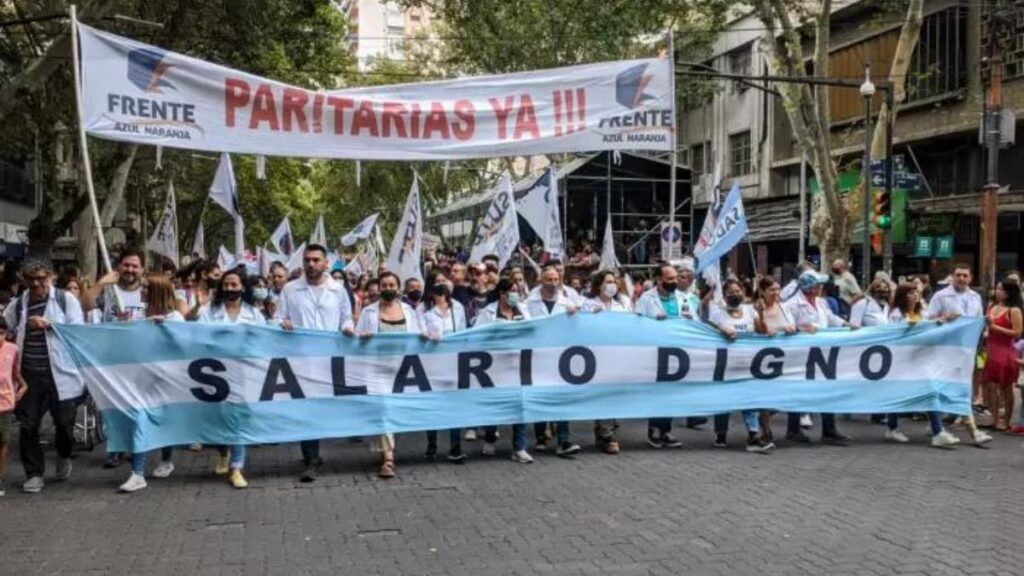 Deterioro salarial: Renuncian docentes universitarios