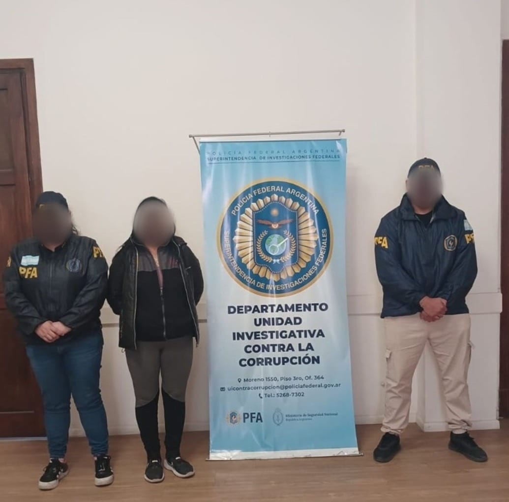 Detienen a mujer acusada de hacerse pasar por funcionaria judicial