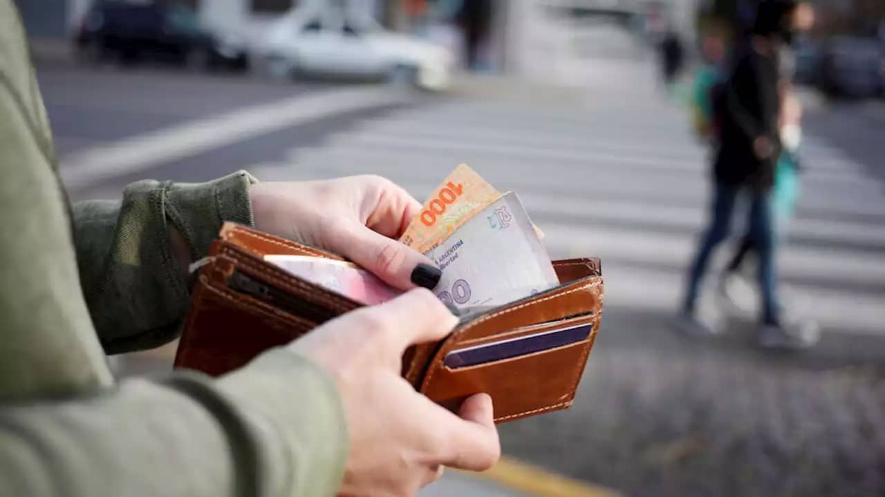 El 70% gasta su sueldo en menos de 14 días