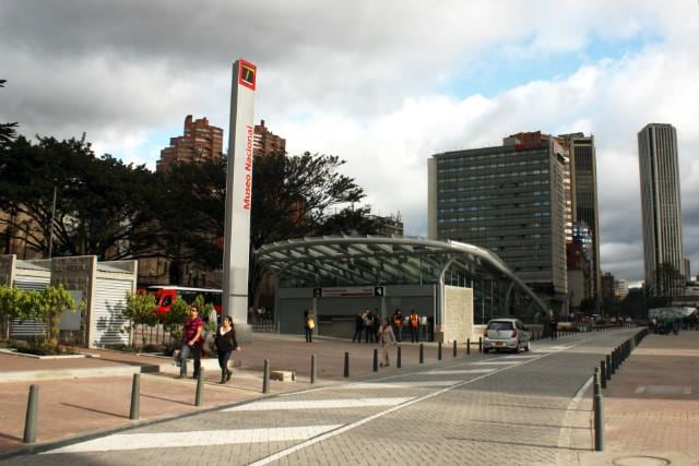 Evacúan estación de Transmilenio por paquete sospechoso