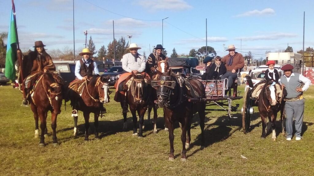 Familia desfila unida en San Vicente