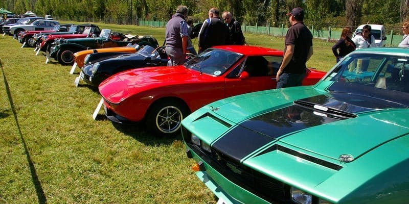 Festival de autos clásicos en Morón