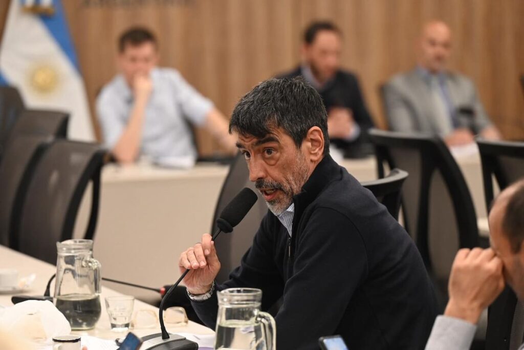 Gobierno denunciará a Tailhade tras cruce por Adorni