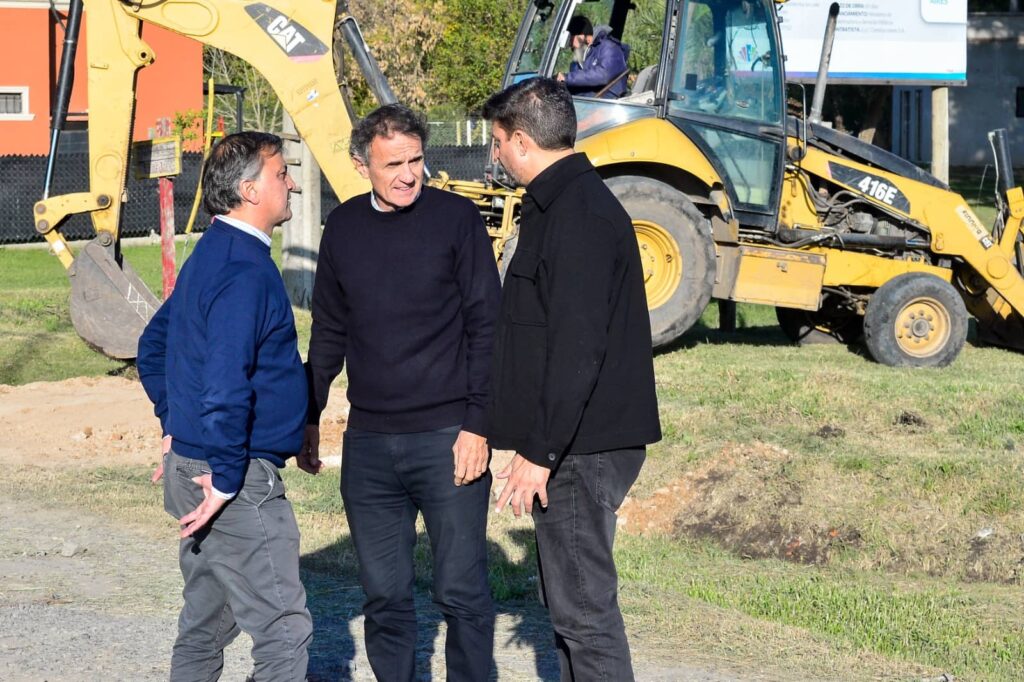 Katopodis supervisó obras en Exaltación de la Cruz