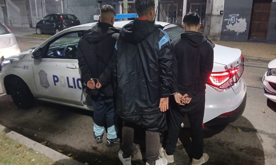 Lanús: menores armados robaban autos