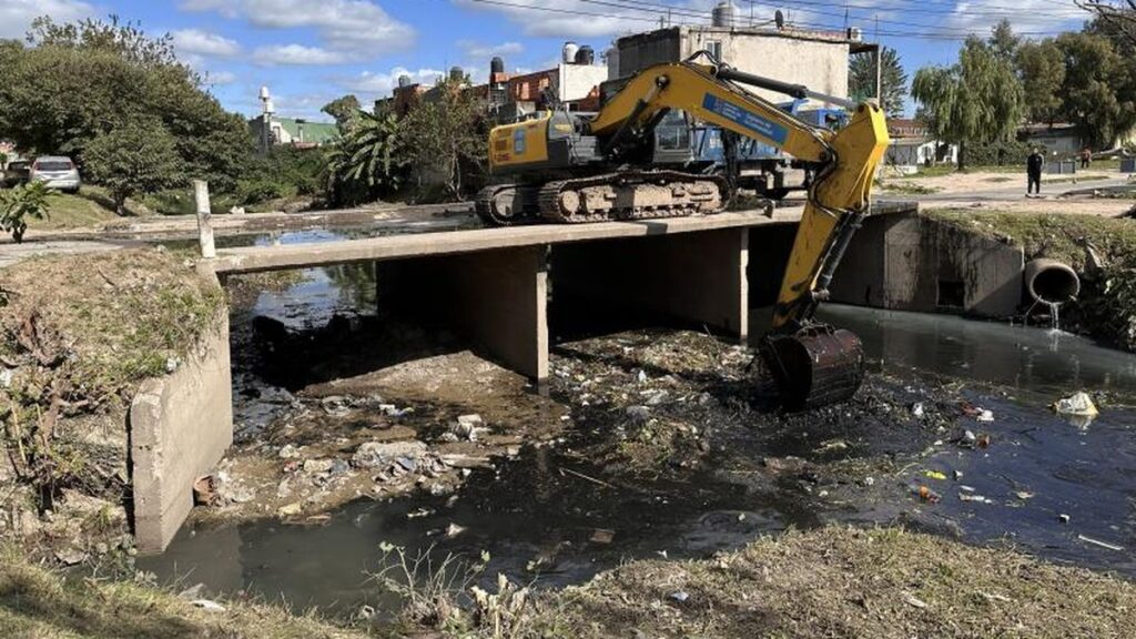 Limpieza en puentes del Arroyo Santa Catalina, Lomas