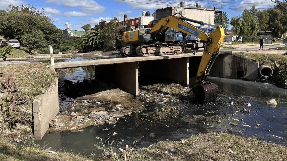 Limpieza en puentes del Arroyo Santa Catalina, Lomas