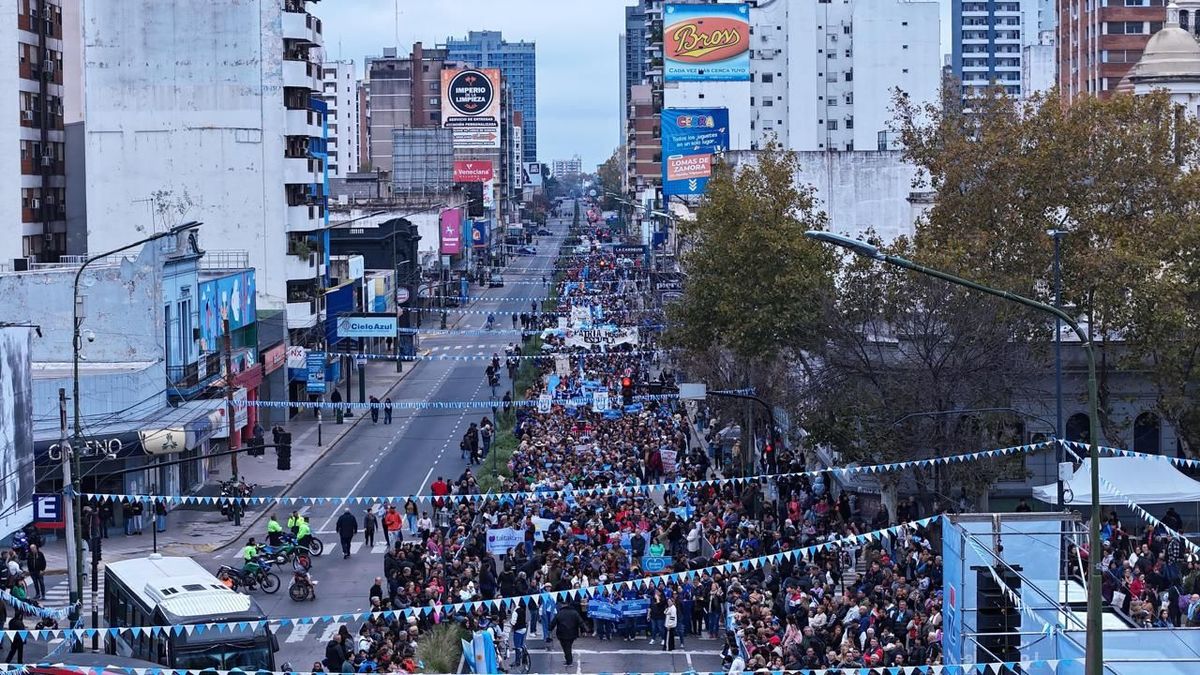 Lomas festeja el 25 de Mayo en Plaza Grigera