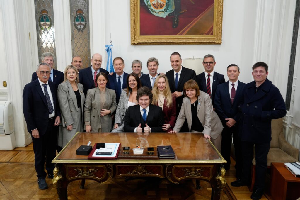 Milei y Gabinete: ¿Olvido estratégico ante la crisis?