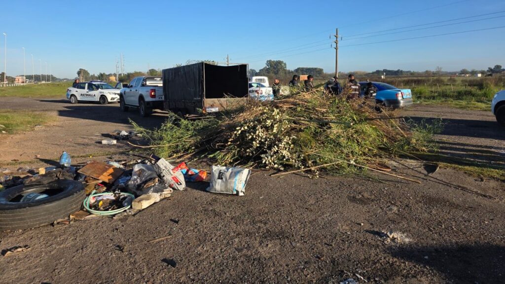 Multan por tirar basura en Ruta 6, San Vicente