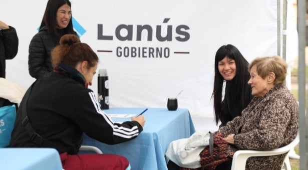 Operativos de salud gratuitos en plazas de Lanús