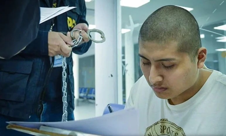 Pequeño J se declara inocente por triple crimen