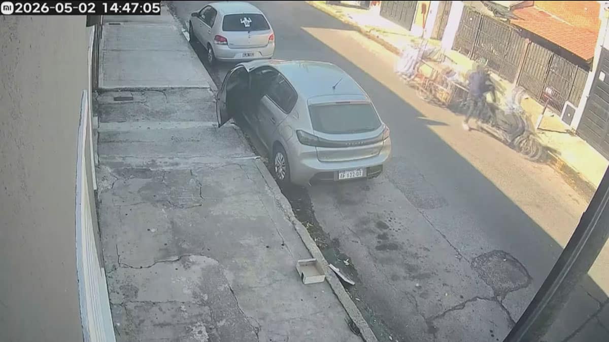 Robo de auto a mujer con bebé y sobrina en Lanús