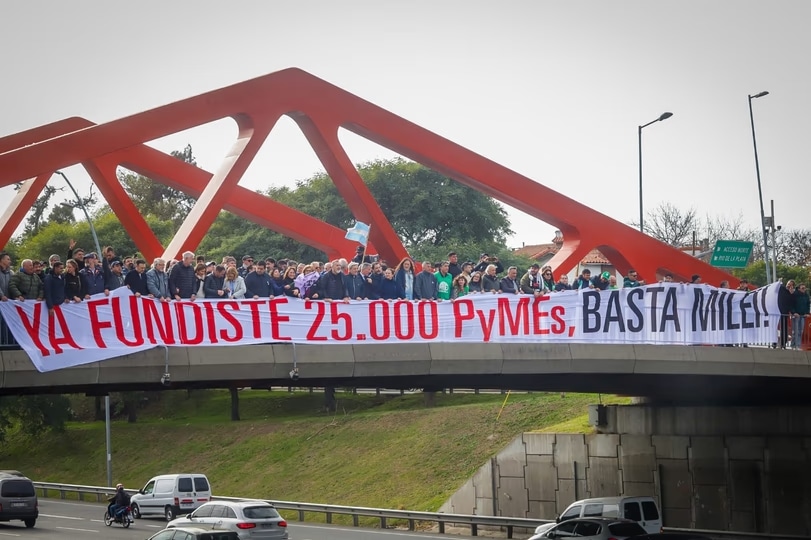 Sindicatos protestan por cierre de PyMEs: 300 mil empleos perdidos
