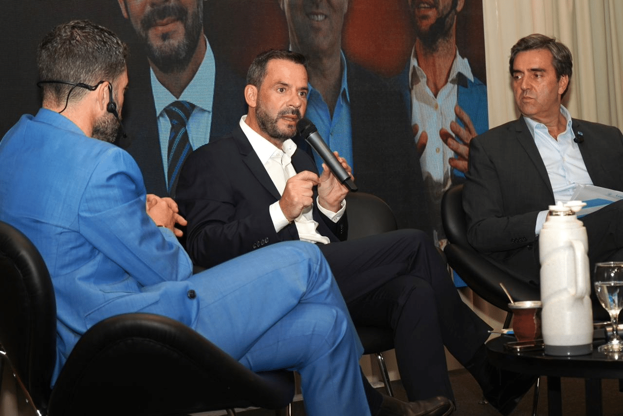 Sujarchuk en foro UBA sobre tecnología y ambiente