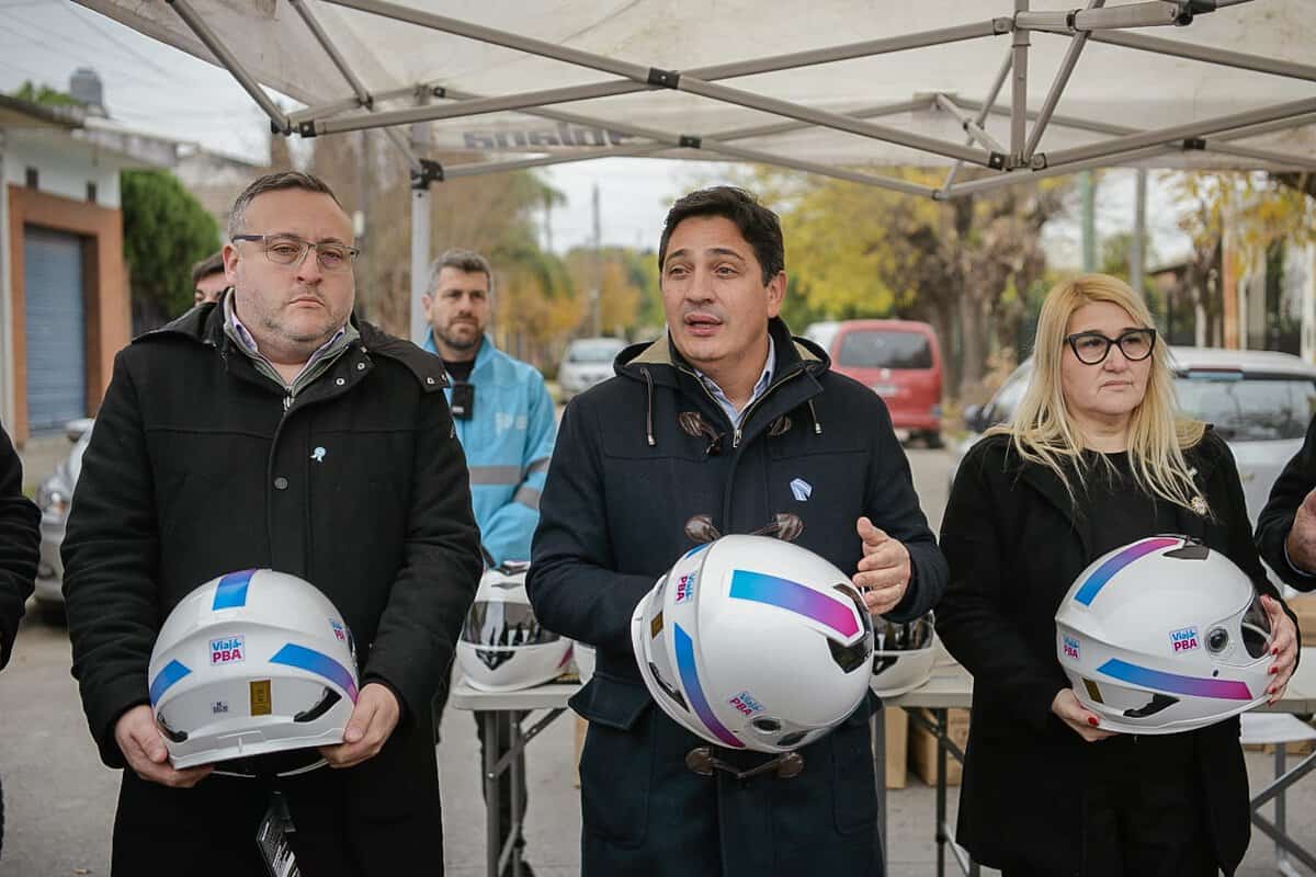 Transporte PBA entregó pases y cascos en José C. Paz