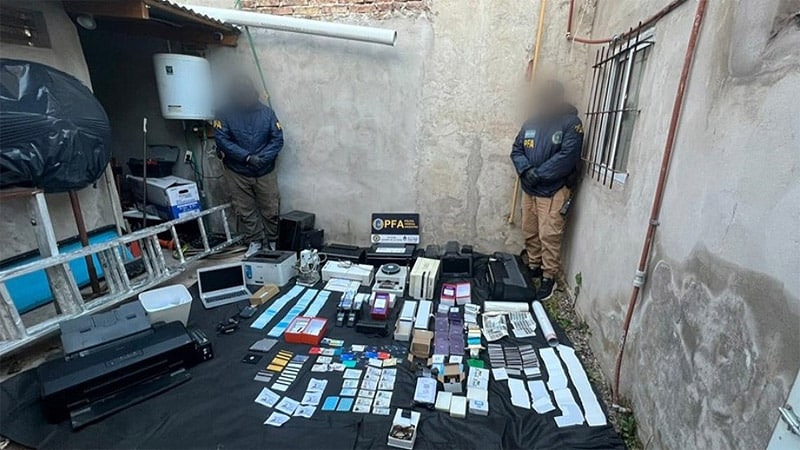 Usurpación de identidad: Cae banda de estafadores con tarjetas