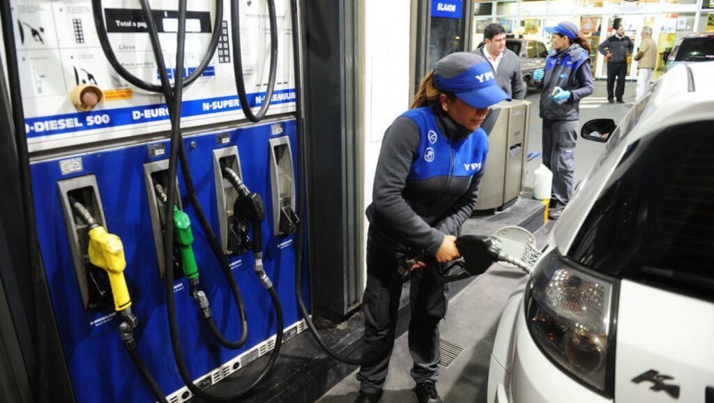 YPF aumentó los combustibles: ¿fin del congelamiento?