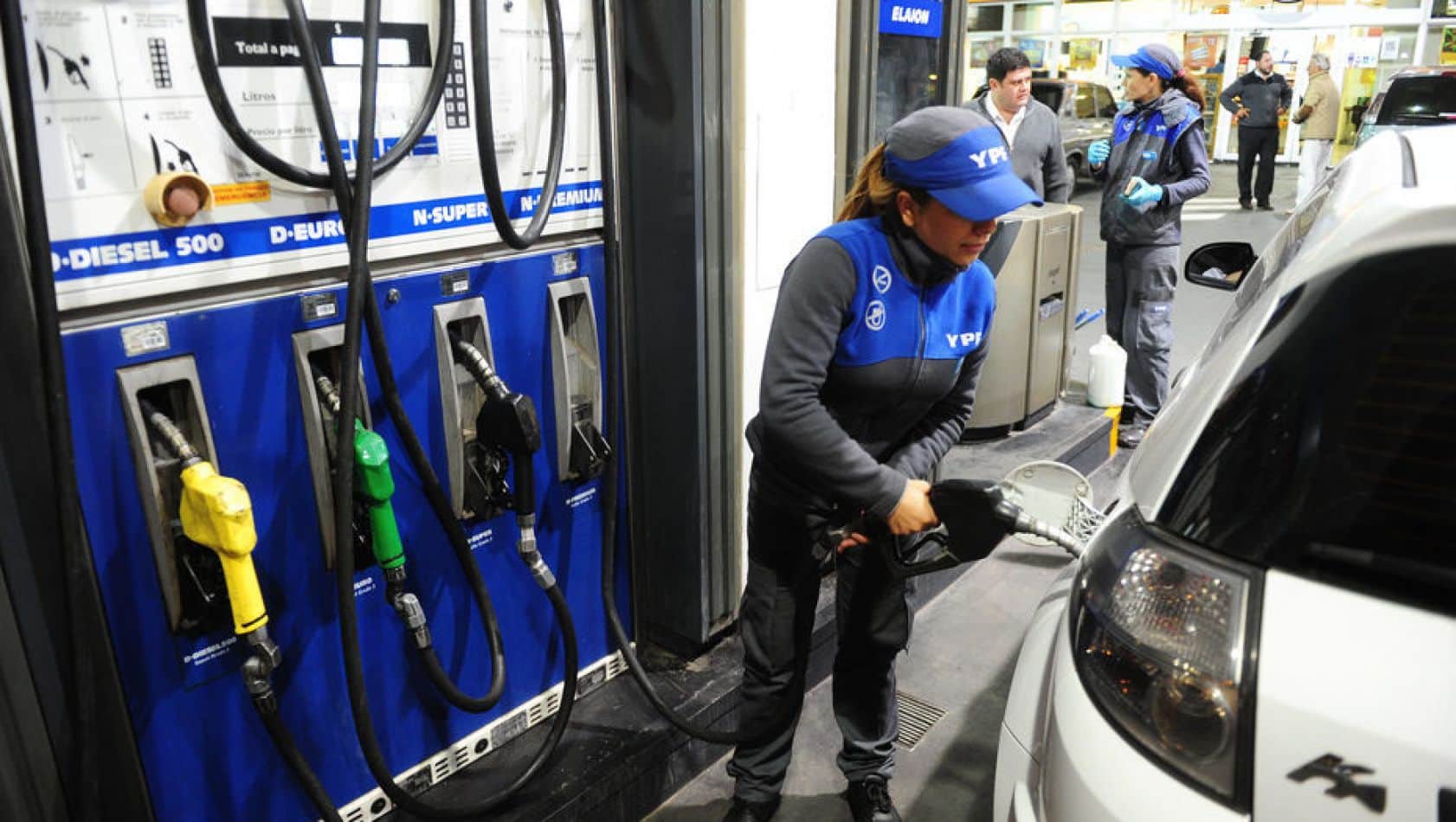 YPF aumentó los combustibles: ¿fin del congelamiento?